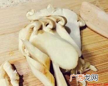 三分钟。松茸汤用料:松茸5 松茸煮汤大概煮多长时间