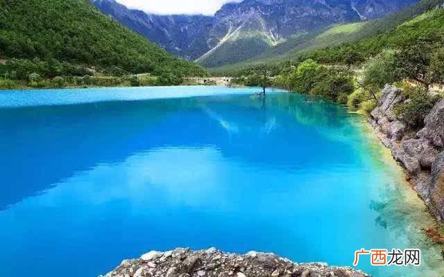 蓝月谷在哪里,湛江蓝月谷在什么地方？