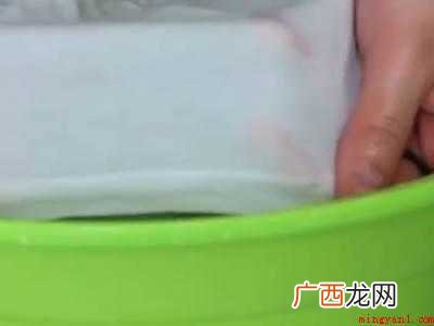 油怎么洗掉衣服上