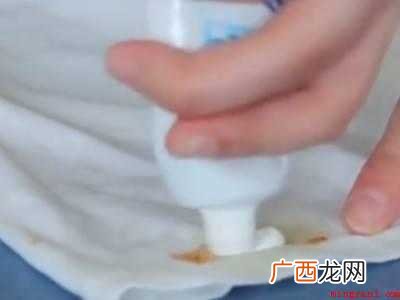 油怎么洗掉衣服上
