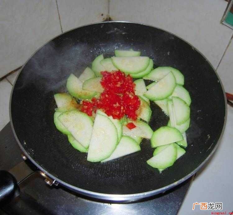 西葫芦的做法_健康频道 西葫芦炒鸡蛋怎么做好吃