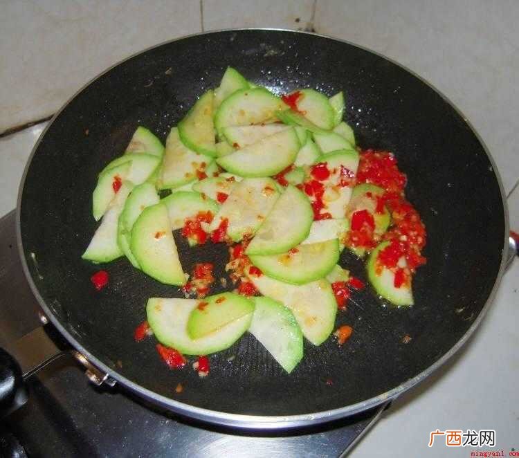 西葫芦的做法_健康频道 西葫芦炒鸡蛋怎么做好吃