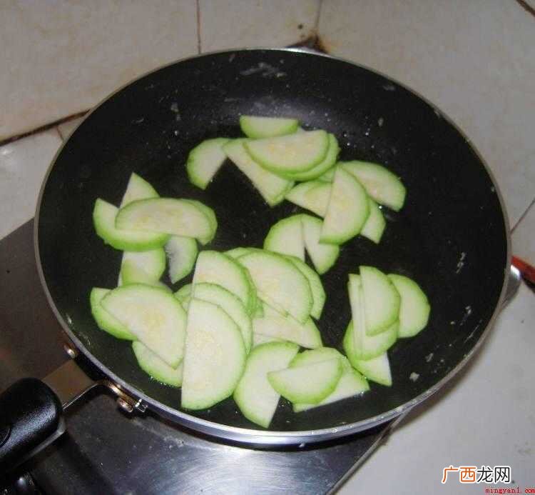 西葫芦的做法_健康频道 西葫芦炒鸡蛋怎么做好吃