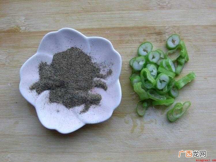 从冰箱里取出沙丁鱼解冻 沙丁鱼怎么做好吃