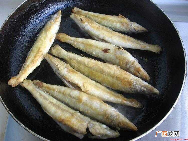 从冰箱里取出沙丁鱼解冻 沙丁鱼怎么做好吃
