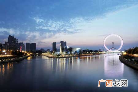 天津滨海新区附近可以看海的景点,天津晚上哪里可以去海边玩？