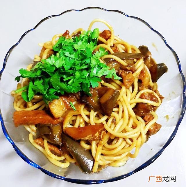 茄子肉丁面怎么做最简单的,山东茄子面家常做法？