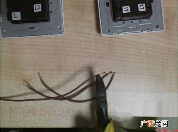 双控开关怎样接线