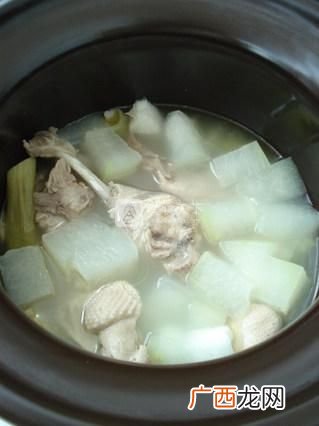 冬瓜煲鸭汤有什么功效,如何制作西洋参鸭汤？