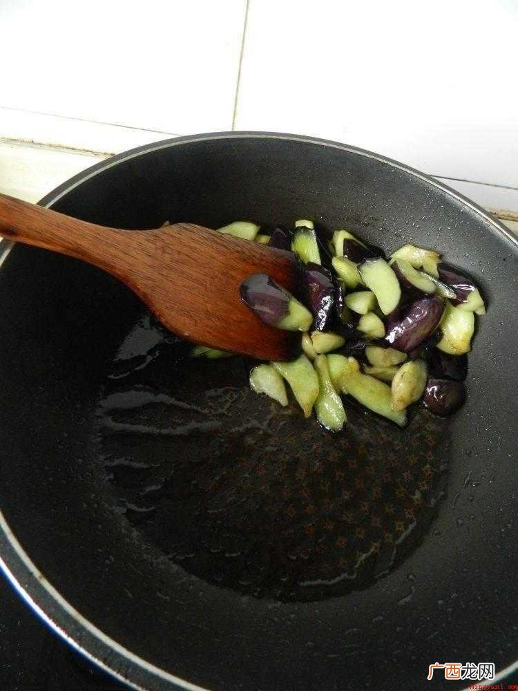 茄子这样做,简单又好吃 怎么烧茄子好吃又简单