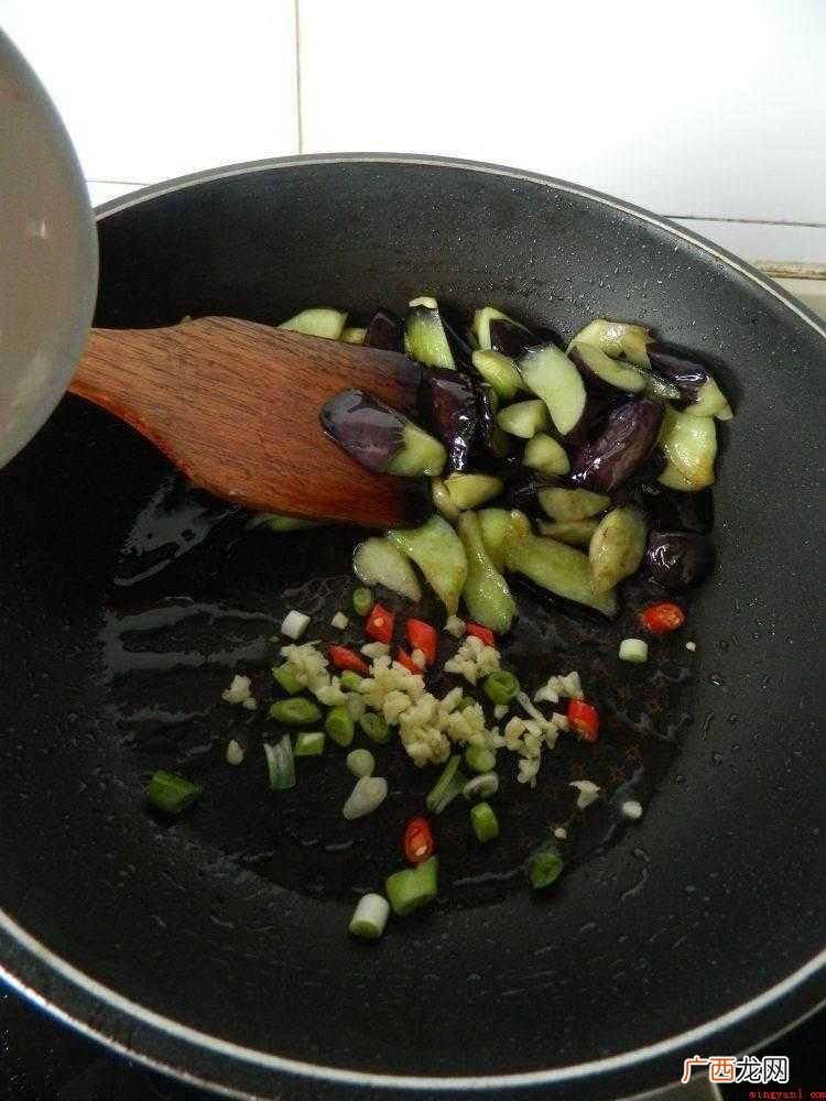 茄子这样做,简单又好吃 怎么烧茄子好吃又简单