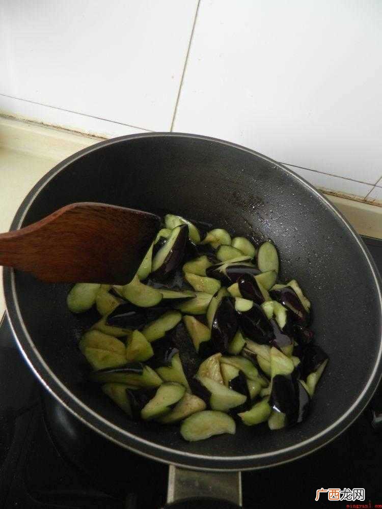 茄子这样做,简单又好吃 怎么烧茄子好吃又简单