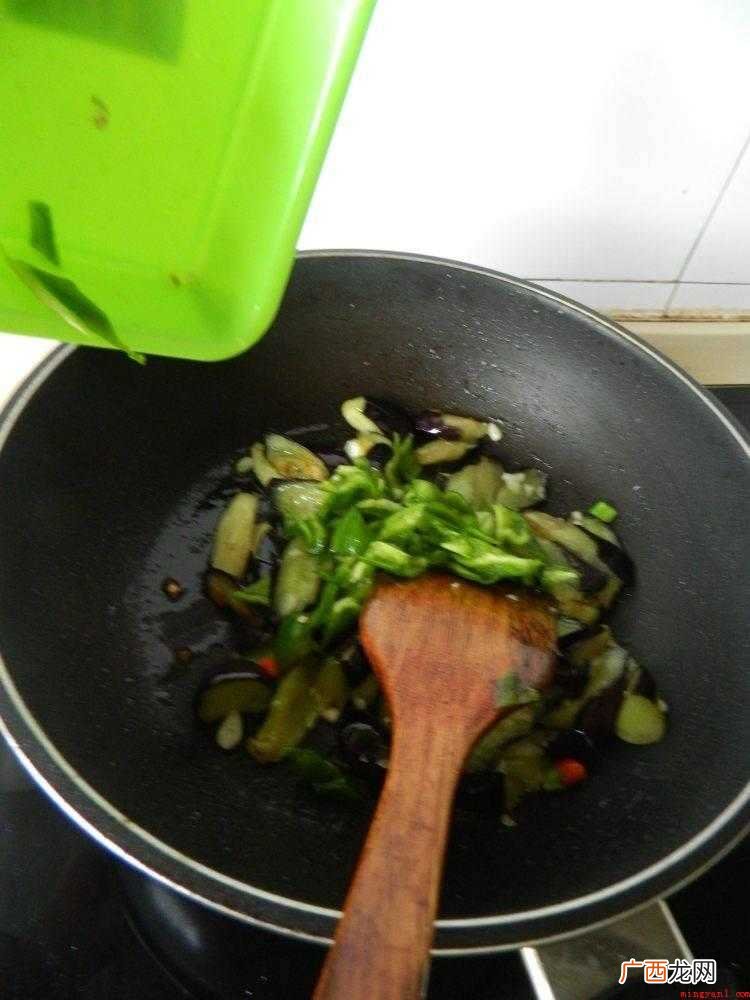 茄子这样做,简单又好吃 怎么烧茄子好吃又简单