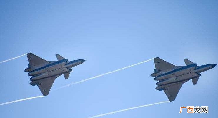 f22和f35哪个更先进,f35是f22低配版吗？