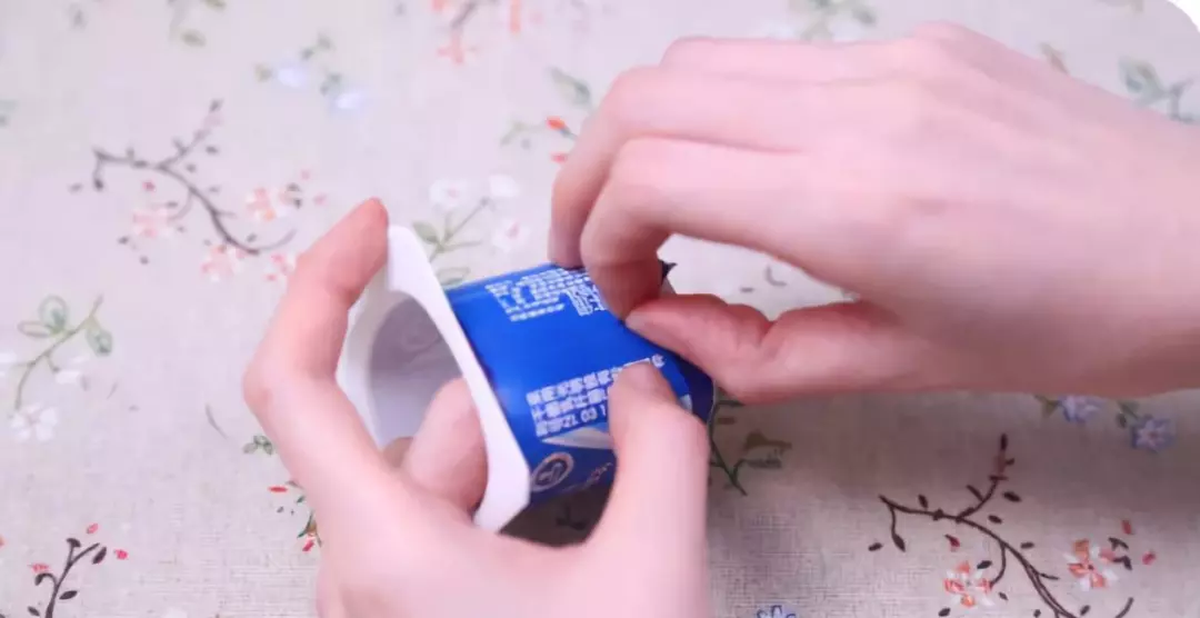酸奶瓶做手工作品作法: 酸奶瓶做手工作品怎么做