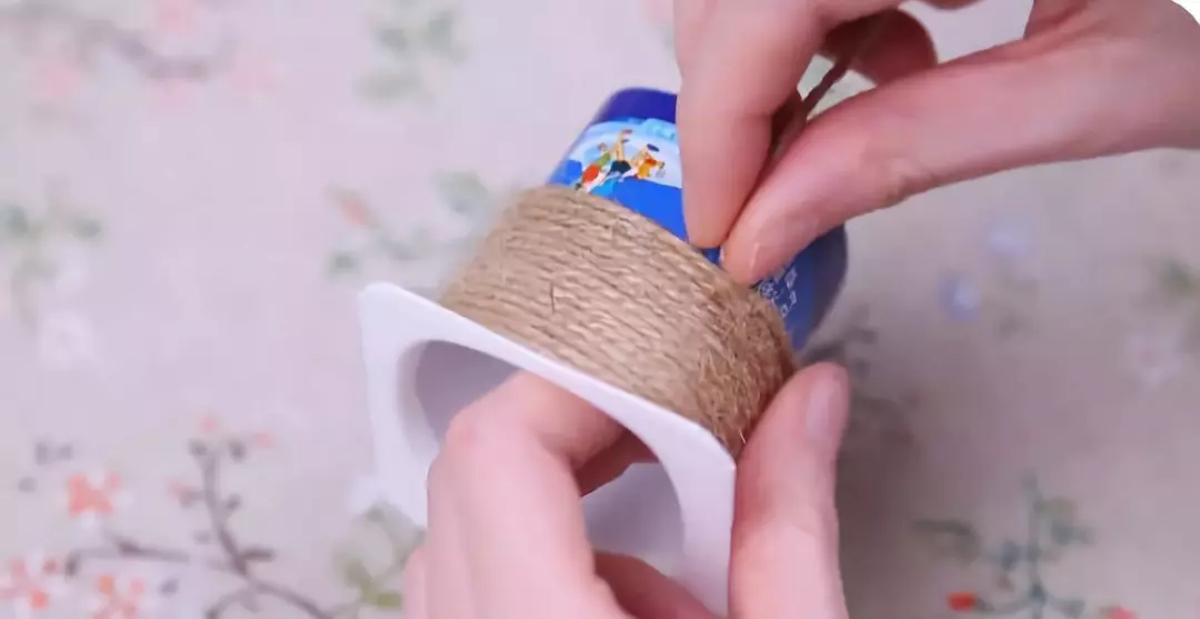 酸奶瓶做手工作品作法: 酸奶瓶做手工作品怎么做