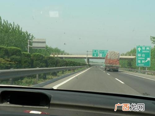 300公里开车要多久,三百公里开车需几小时？