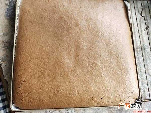 黑巧克力85克淡奶油200克、白糖15克,吉利丁片 慕斯蛋糕是怎么做的