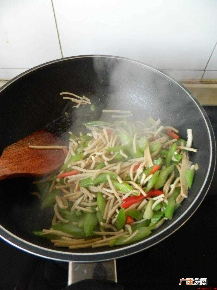 豆腐丝的做法_健康频道 豆腐丝怎么炒好吃又简单