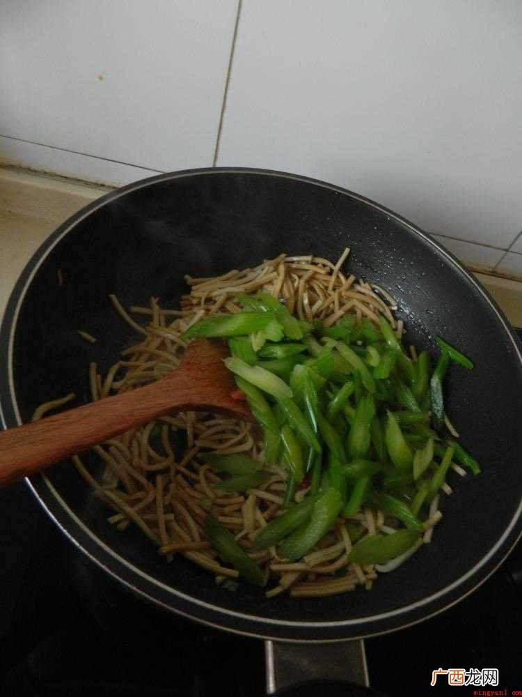 豆腐丝的做法_健康频道 豆腐丝怎么炒好吃又简单