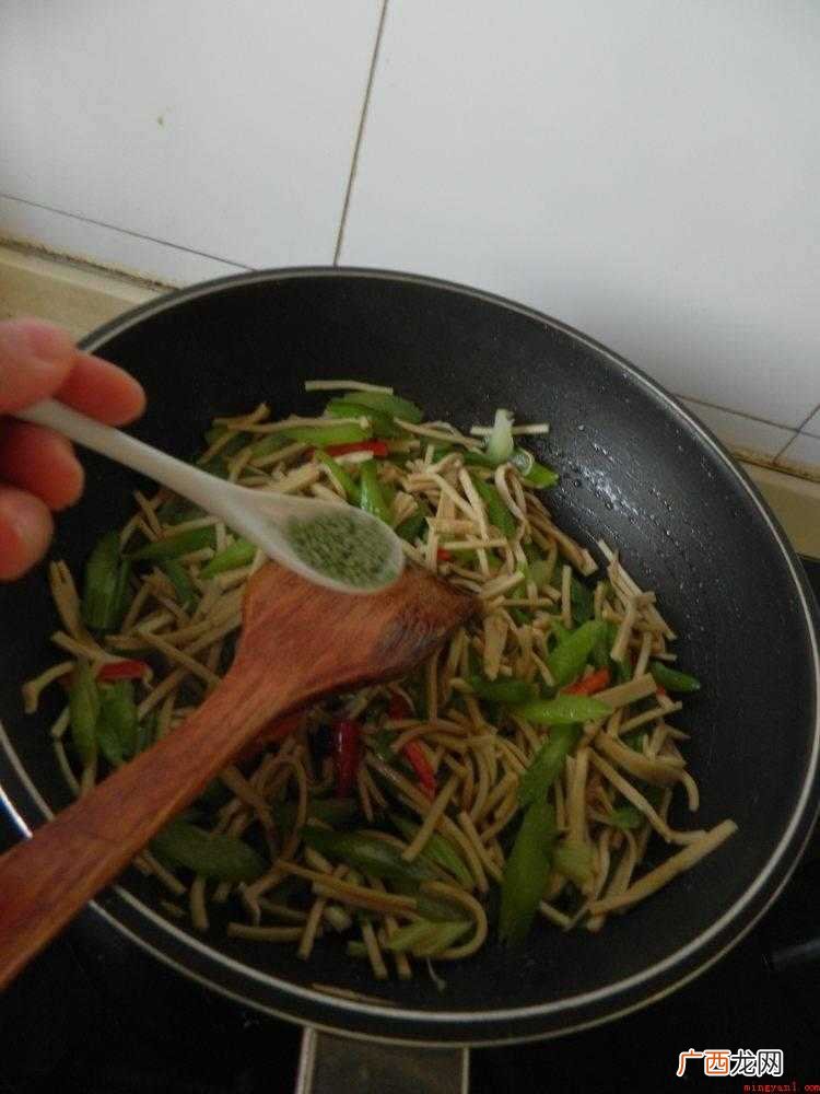 豆腐丝的做法_健康频道 豆腐丝怎么炒好吃又简单