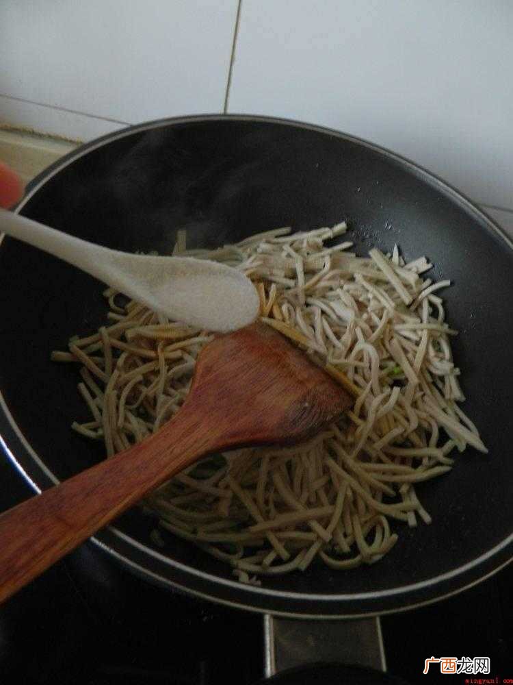 豆腐丝的做法_健康频道 豆腐丝怎么炒好吃又简单