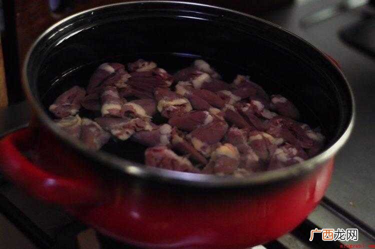 孜然粉白芝麻和香菜,大受欢迎香起锅 鸡心怎么炒才又嫩又好吃