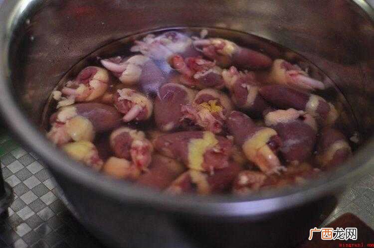 孜然粉白芝麻和香菜,大受欢迎香起锅 鸡心怎么炒才又嫩又好吃