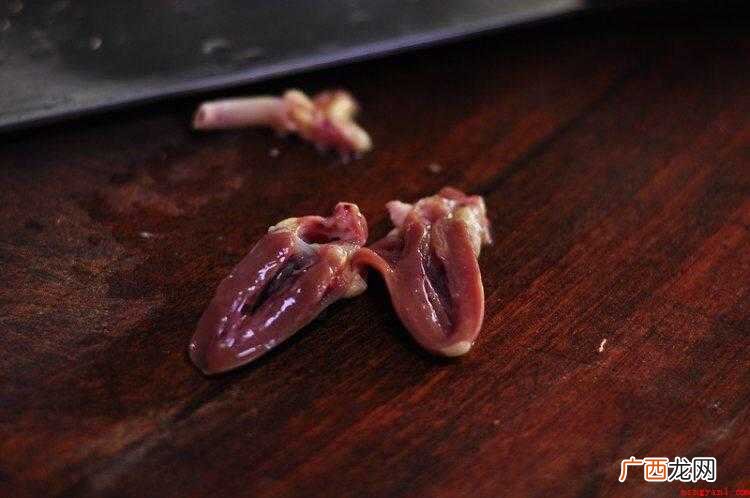 孜然粉白芝麻和香菜,大受欢迎香起锅 鸡心怎么炒才又嫩又好吃