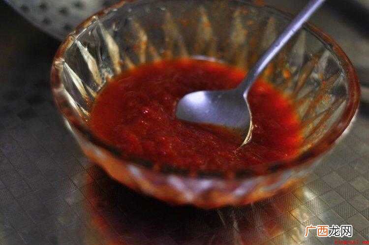 孜然粉白芝麻和香菜,大受欢迎香起锅 鸡心怎么炒才又嫩又好吃