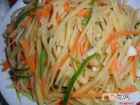 鸡蛋饼和土豆丝的做法步骤 土豆丝卷饼怎么做又软又好吃