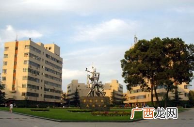 四川理工学院成都美术学院,四川美术类专业，最好在成都!有哪些学校？
