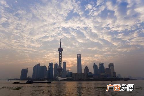 上海外滩的具体位置在哪,上海外滩是一个岛吗？
