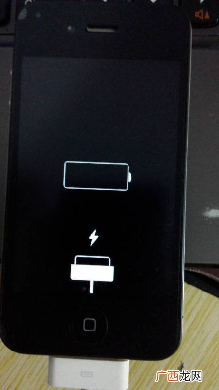 iphone充不进去电是怎么回事,iphone电池不充电没反应？