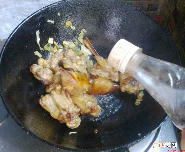大豆用水浸泡,直到体积变大 怎么炖猪蹄