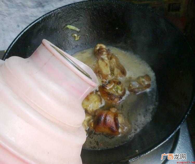 大豆用水浸泡,直到体积变大 怎么炖猪蹄