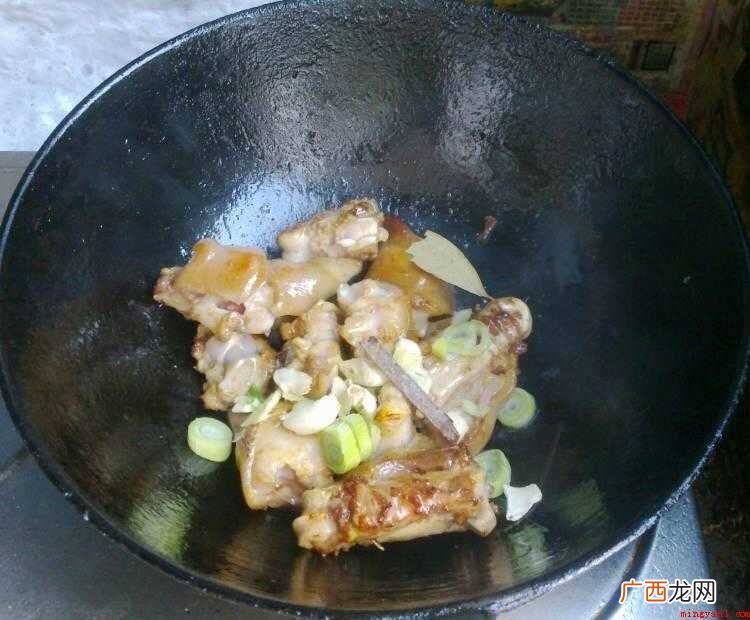大豆用水浸泡,直到体积变大 怎么炖猪蹄