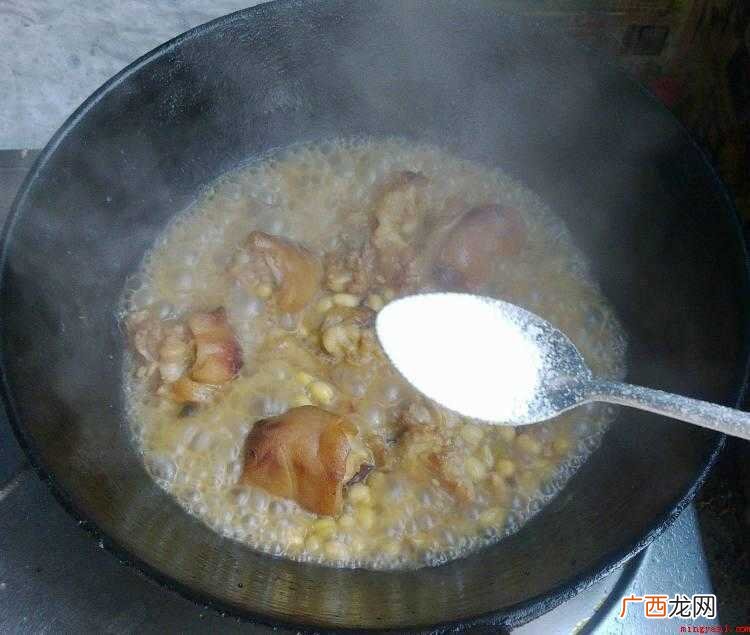 大豆用水浸泡,直到体积变大 怎么炖猪蹄