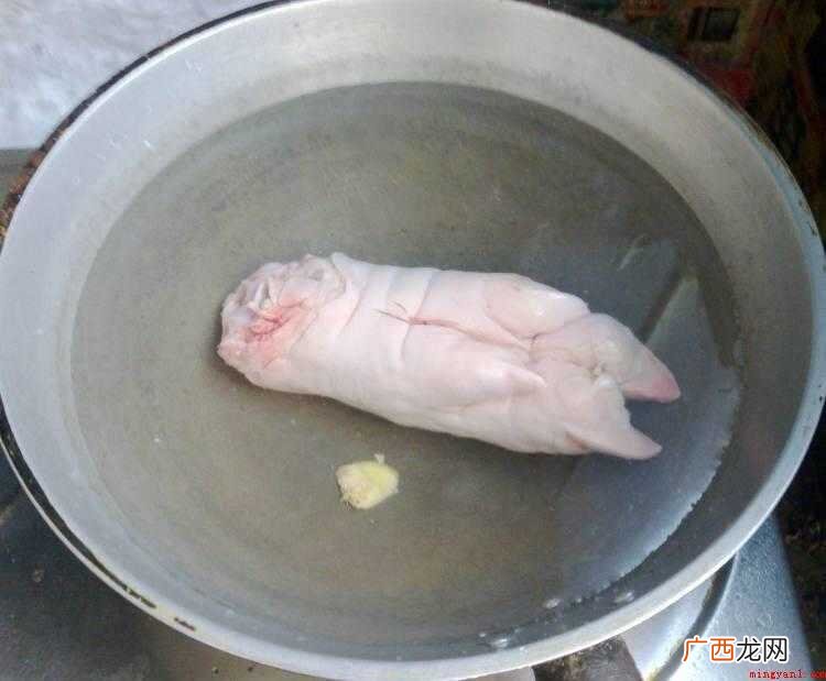 大豆用水浸泡,直到体积变大 怎么炖猪蹄