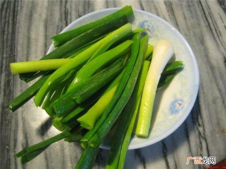 羊肉洗净,剁块。准备好全部火锅配菜 怎么炖羊肉