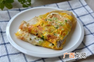 路边摊油煎饼做法,电饼铛摊煎饼小窍门油炸糕怎么做？
