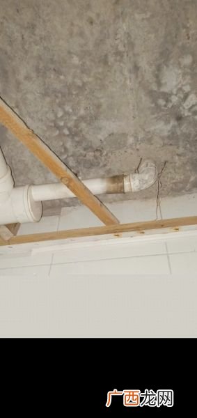 水管接口处渗水处理小妙招,卫生间下水主管道热容口渗水怎么办？