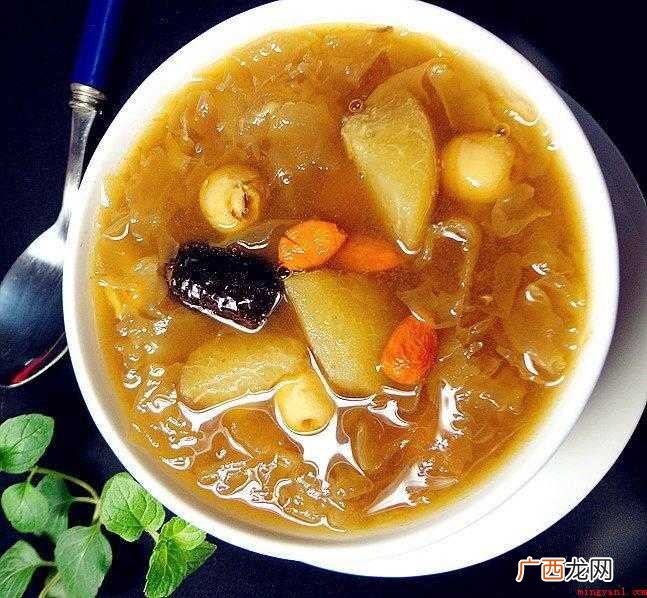 银耳和莲子洗净泡的做法 新鲜的莲子怎么做好吃