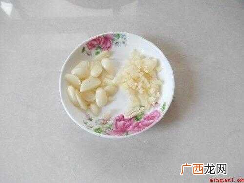 毛豆仁的食材准备_菜籽油、青椒、红椒各适量 毛豆仁怎么炒好吃