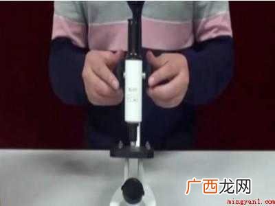 显微镜如何对光