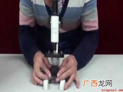 显微镜如何对光