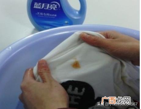 番茄汁弄衣服上了咋能洗掉,衣服沾到西红柿汁怎么洗干净？