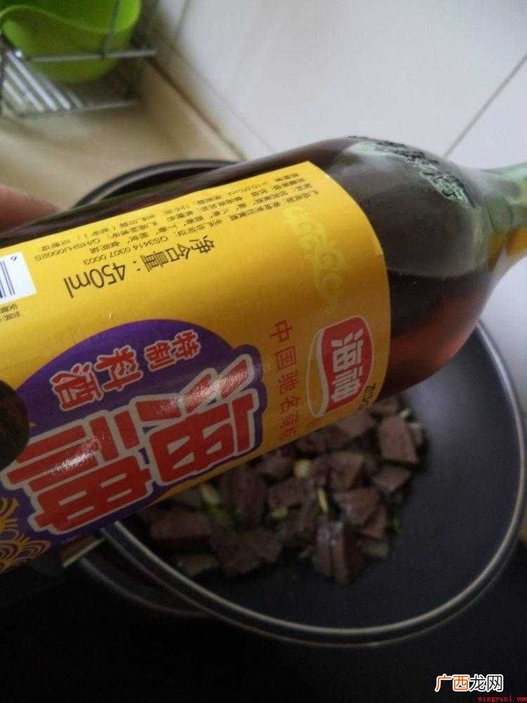鸭血切块开水煮上5分钟沥干水分 盒装的鸭血怎样做好吃