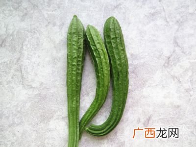 丝瓜怎么切成滚刀块,丝瓜焯水的做法大全？