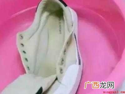 白色布鞋怎么晾晒才能不发黄